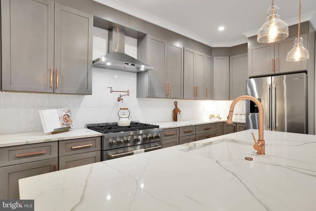 3740 KANAWHA ST NW, Washington, DC 20015