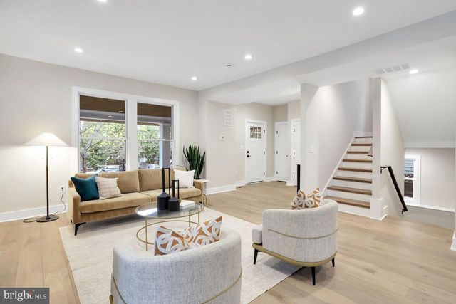 3740 KANAWHA ST NW, Washington, DC 20015