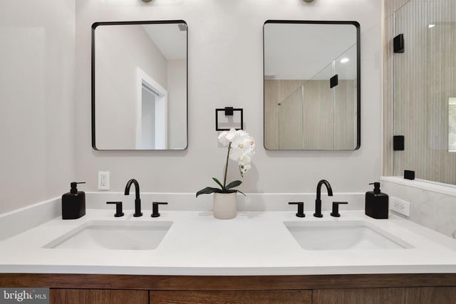 3740 KANAWHA ST NW, Washington, DC 20015