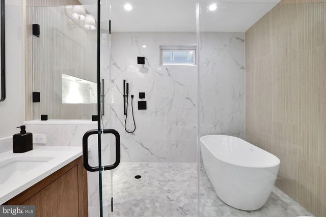 3740 KANAWHA ST NW, Washington, DC 20015