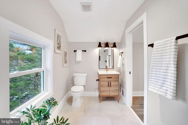 3740 KANAWHA ST NW, Washington, DC 20015