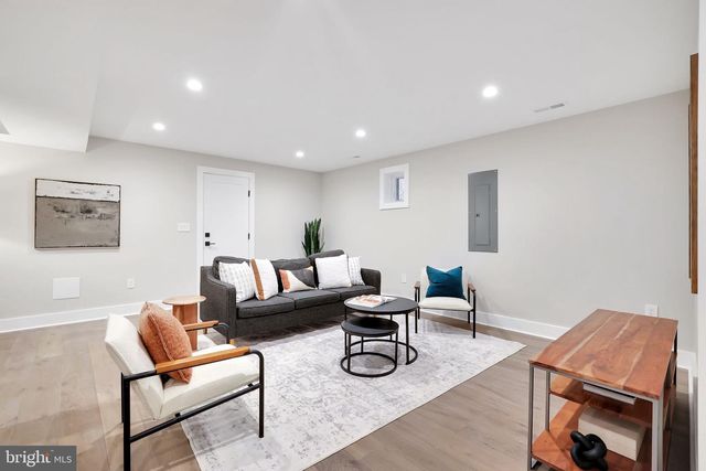 3740 KANAWHA ST NW, Washington, DC 20015