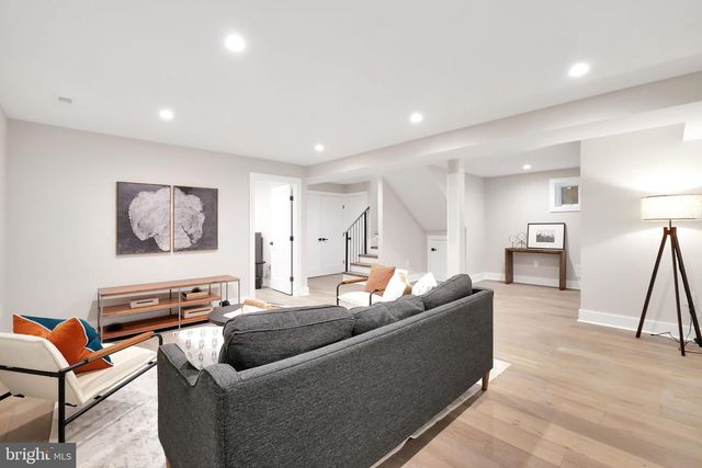 3740 KANAWHA ST NW, Washington, DC 20015