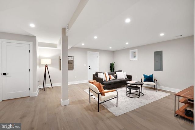 3740 KANAWHA ST NW, Washington, DC 20015