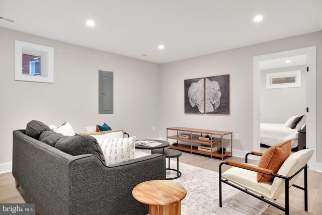 3740 KANAWHA ST NW, Washington, DC 20015