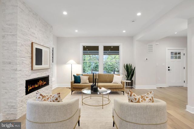 3740 KANAWHA ST NW, Washington, DC 20015