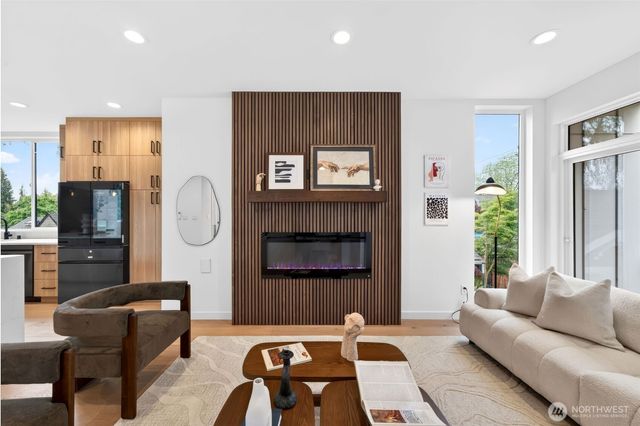 8512 15th Avenue NE, Seattle, WA 98115