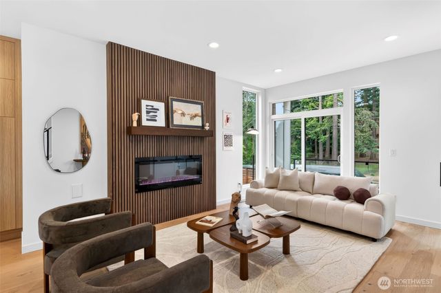 8512 15th Avenue NE, Seattle, WA 98115