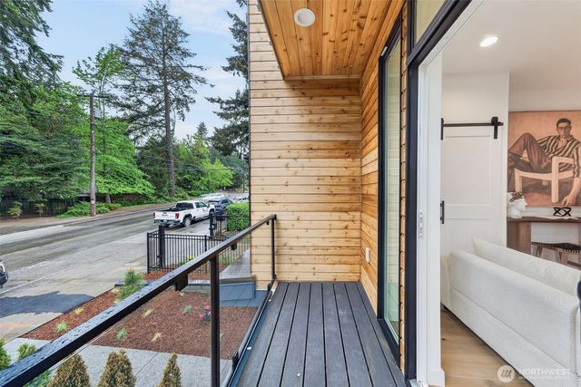 8512 15th Avenue NE, Seattle, WA 98115