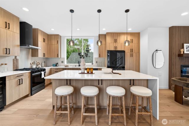 8512 15th Avenue NE, Seattle, WA 98115