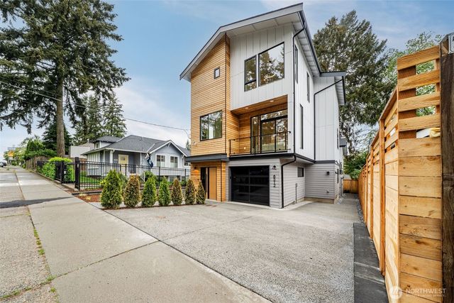 8512 15th Avenue NE, Seattle, WA 98115