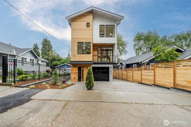 8512 15th Avenue NE, Seattle, WA 98115
