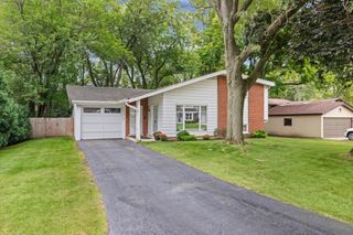 535 EDENS Lane, Northfield, IL 60093