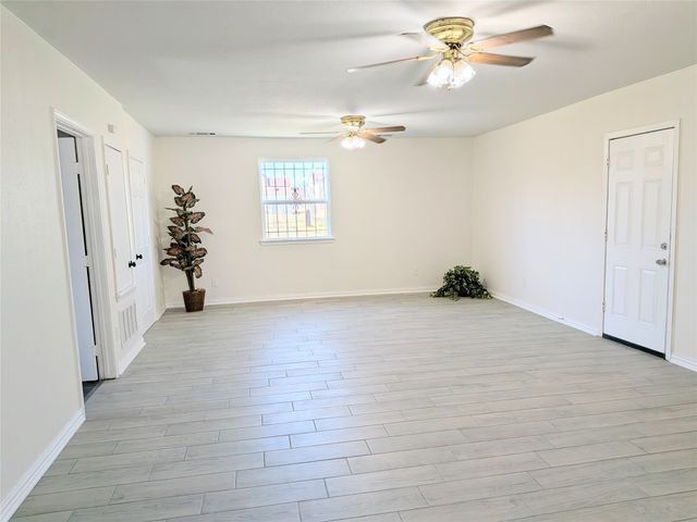 3051 UTAH Avenue, Dallas, TX 75216