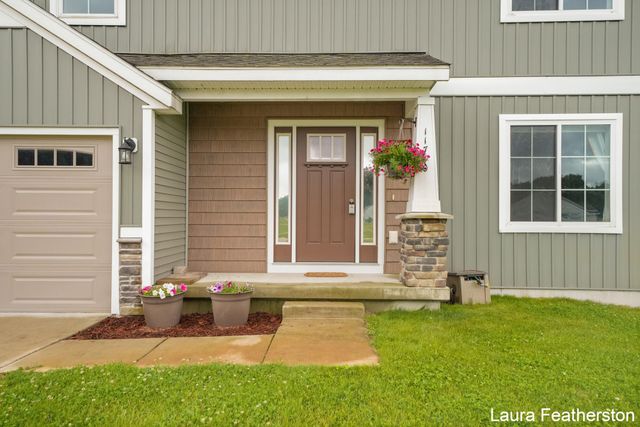 11740 Ridge Water Drive NE, Sparta, MI 49345