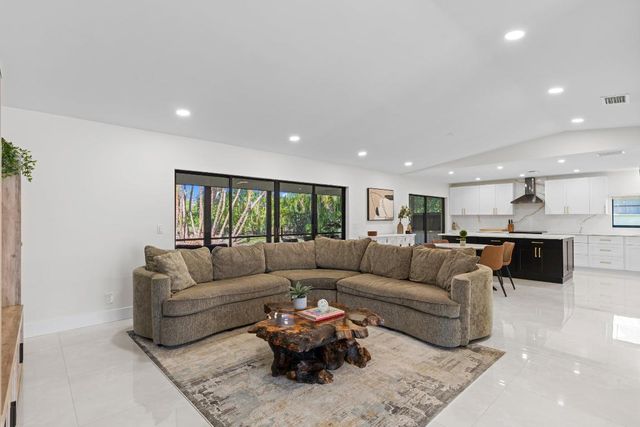 2327 SW 23rd Cranbrook Drive, Boynton Beach, FL 33436