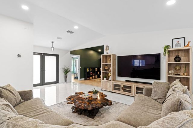 2327 SW 23rd Cranbrook Drive, Boynton Beach, FL 33436