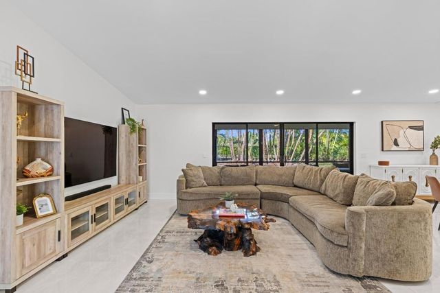 2327 SW 23rd Cranbrook Drive, Boynton Beach, FL 33436