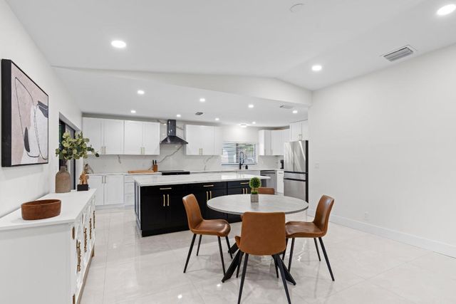 2327 SW 23rd Cranbrook Drive, Boynton Beach, FL 33436