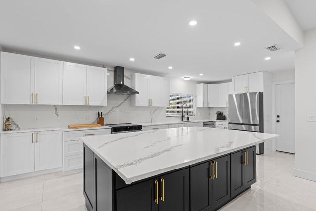 2327 SW 23rd Cranbrook Drive, Boynton Beach, FL 33436