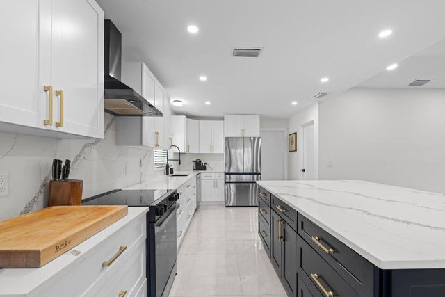 2327 SW 23rd Cranbrook Drive, Boynton Beach, FL 33436