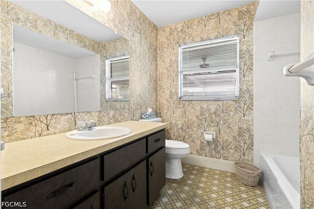 1209 SE 12th ST, Cape Coral, FL 33990