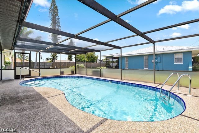 1209 SE 12th ST, Cape Coral, FL 33990