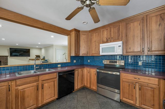 15 Adams Avenue, Seabrook, NH 03874