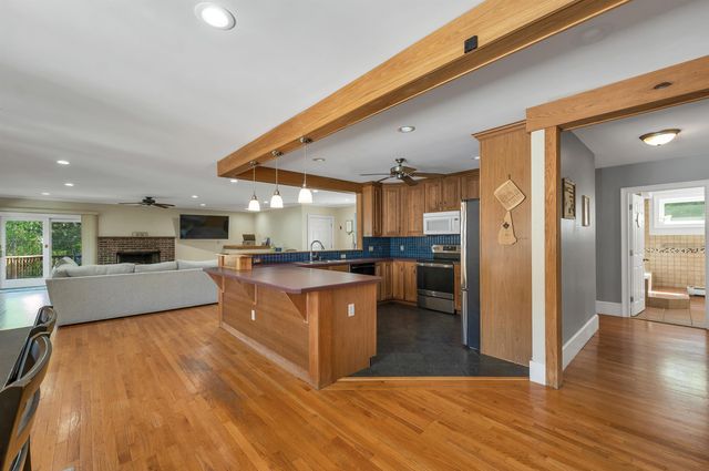 15 Adams Avenue, Seabrook, NH 03874