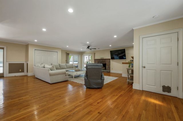 15 Adams Avenue, Seabrook, NH 03874