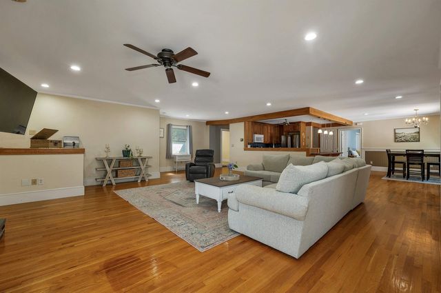 15 Adams Avenue, Seabrook, NH 03874