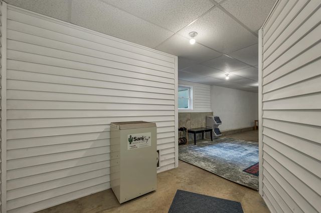 15 Adams Avenue, Seabrook, NH 03874