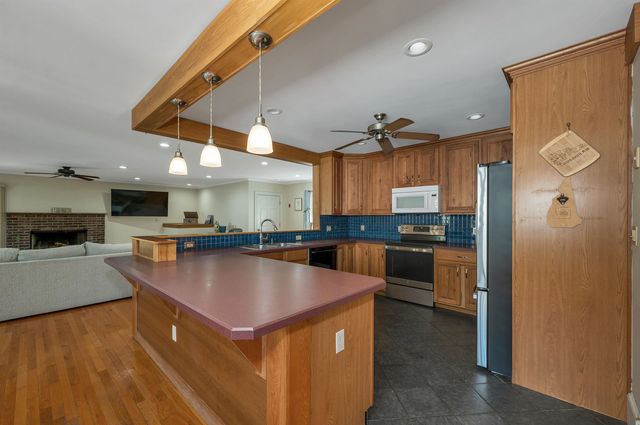 15 Adams Avenue, Seabrook, NH 03874