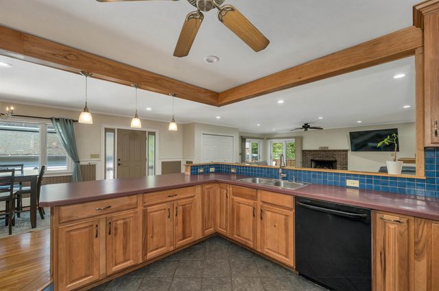 15 Adams Avenue, Seabrook, NH 03874