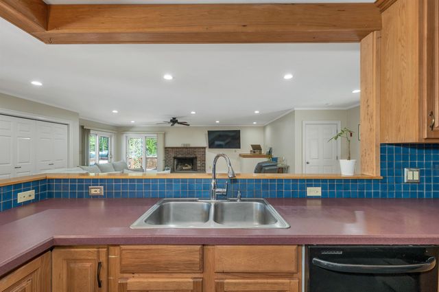 15 Adams Avenue, Seabrook, NH 03874