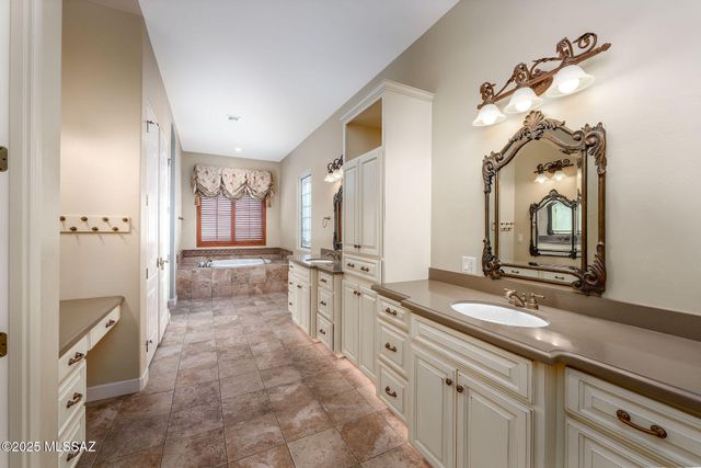 6129 E Coyotes Den Place, Tucson, AZ 85750