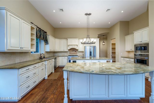 6129 E Coyotes Den Place, Tucson, AZ 85750