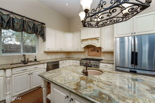 6129 E Coyotes Den Place, Tucson, AZ 85750