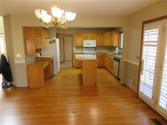 114 Overhill Drive, Paola, KS 66071