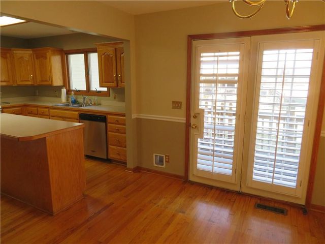 114 Overhill Drive, Paola, KS 66071