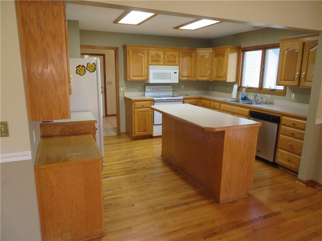 114 Overhill Drive, Paola, KS 66071