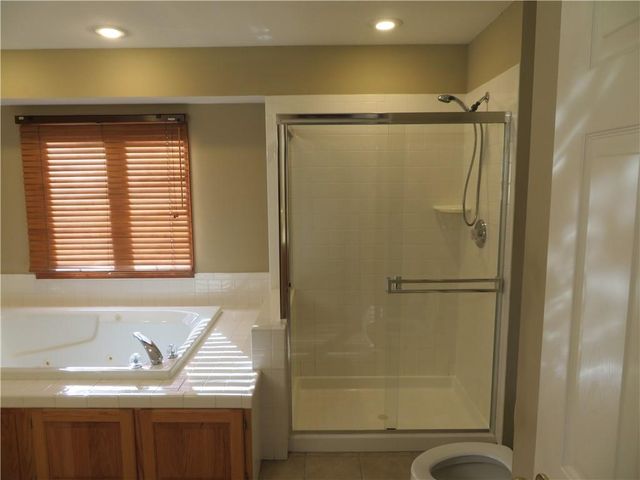 114 Overhill Drive, Paola, KS 66071