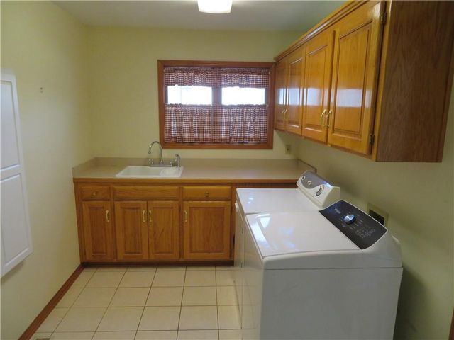 114 Overhill Drive, Paola, KS 66071