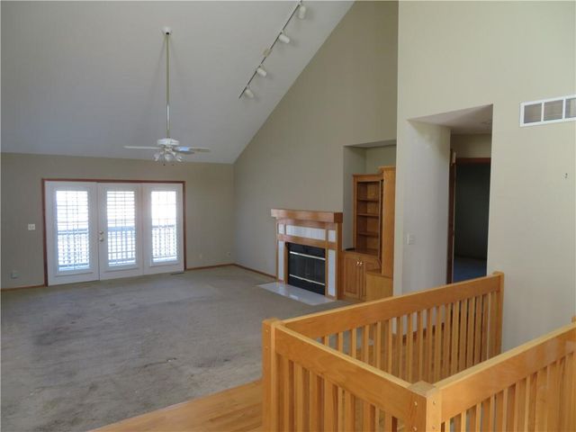 114 Overhill Drive, Paola, KS 66071