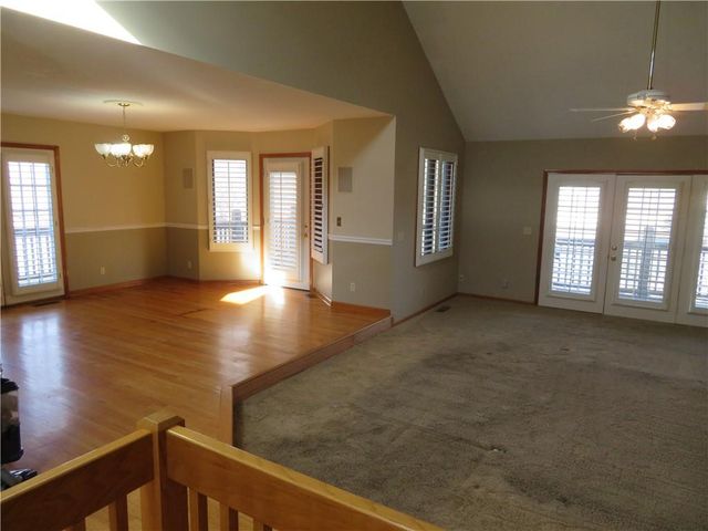 114 Overhill Drive, Paola, KS 66071