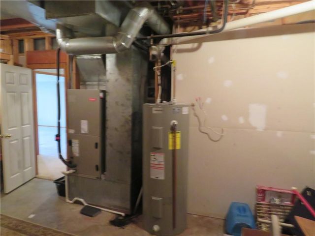 114 Overhill Drive, Paola, KS 66071