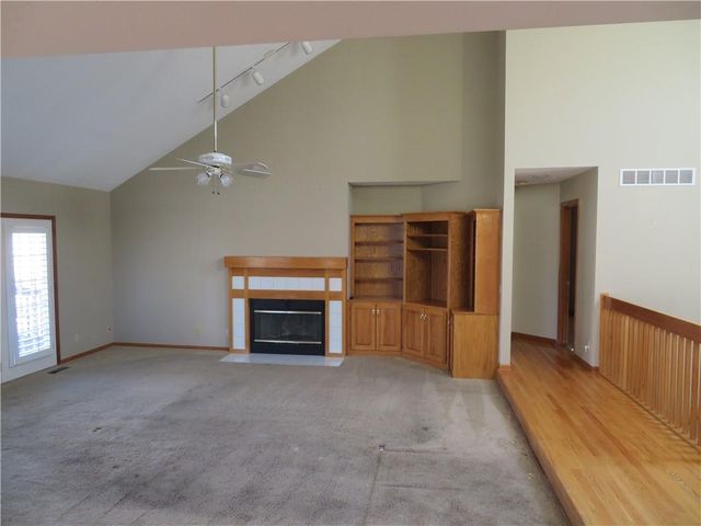 114 Overhill Drive, Paola, KS 66071