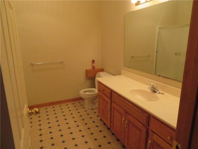 114 Overhill Drive, Paola, KS 66071