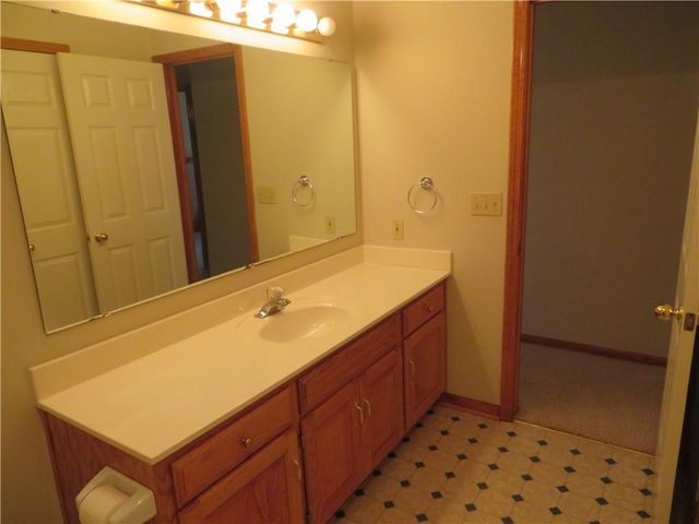 114 Overhill Drive, Paola, KS 66071