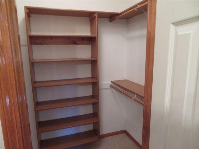 114 Overhill Drive, Paola, KS 66071